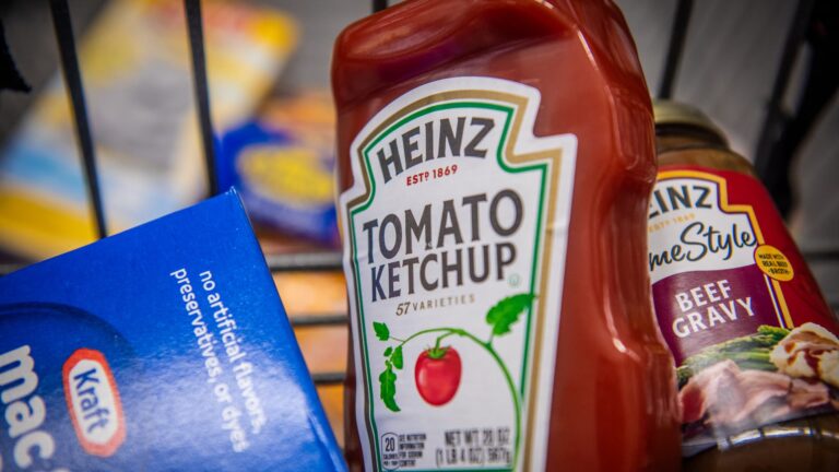 107277003 1690379112085 gettyimages 1556445346 KRAFT HEINZ EARNS