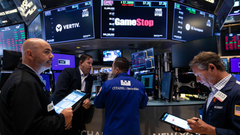 107425823 1717772562306 gettyimages 2155799495 GAMESTOP SHARES